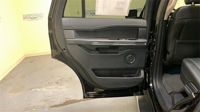 Used 2023 Ford Expedition XLT image 23