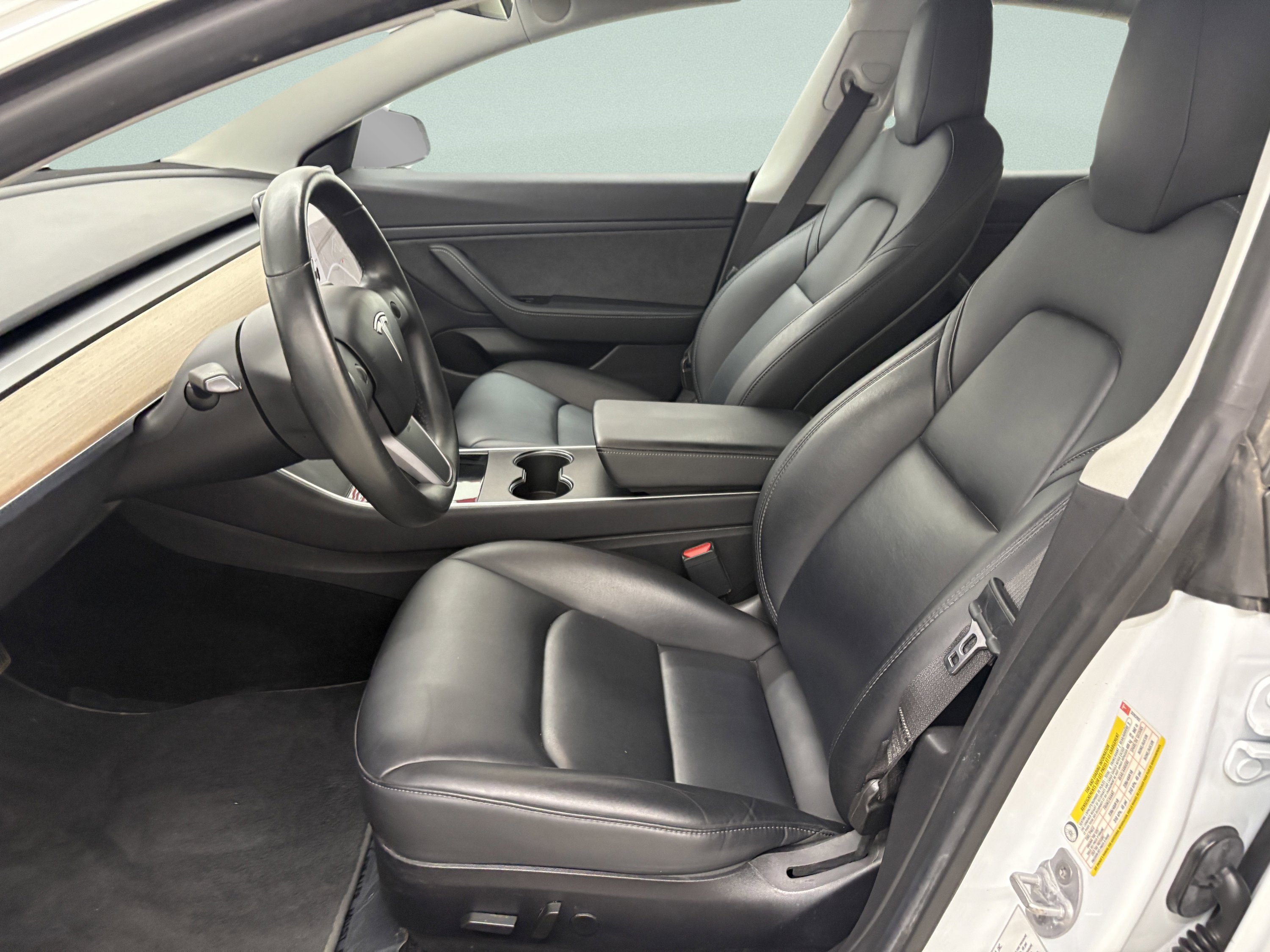 Used 2019 Tesla Model 3 Standard Range Plus image 9