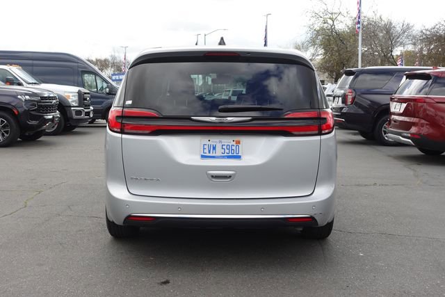 Used 2024 Chrysler Pacifica Touring-L image 7