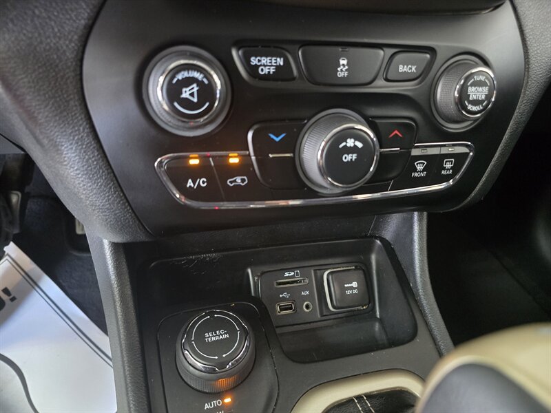 Used 2014 Jeep Cherokee Latitude AWD/4WD image 20