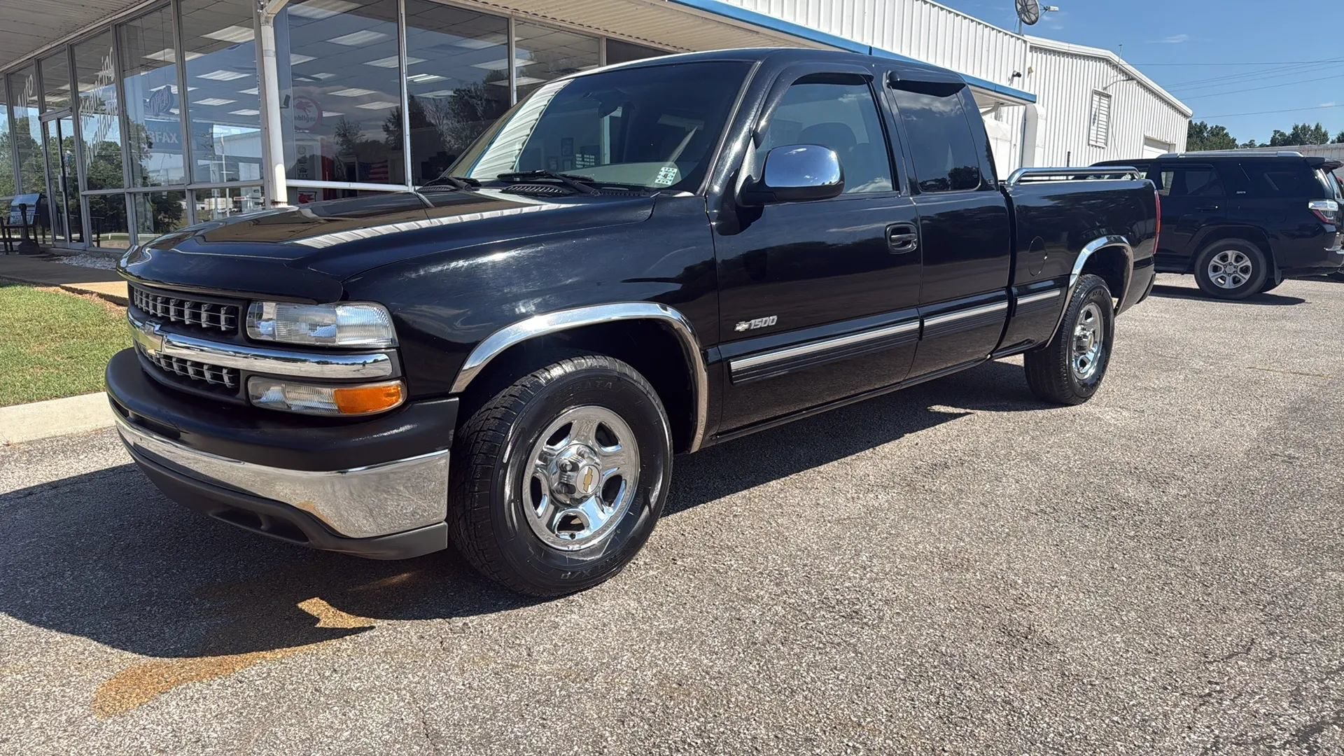 Used 2000 Chevrolet Silverado 1500 LS RWD image 1