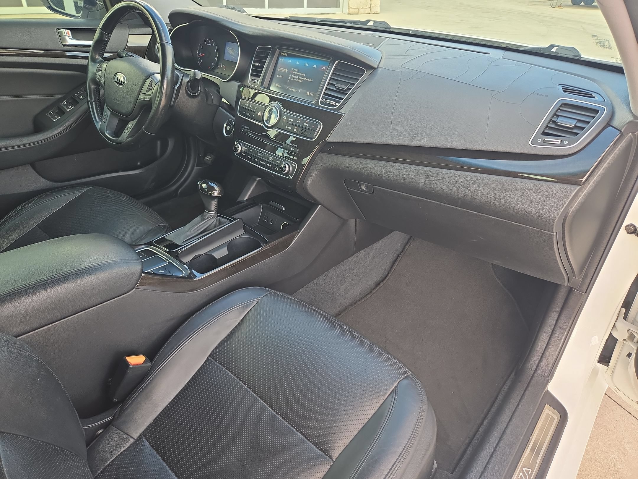 Used 2014 Kia Cadenza Premium FWD image 28