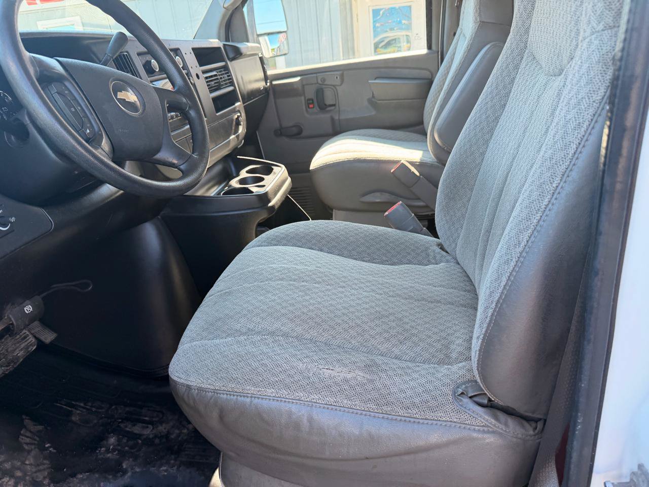 Used 2008 Chevrolet Express 3500 RWD image 8