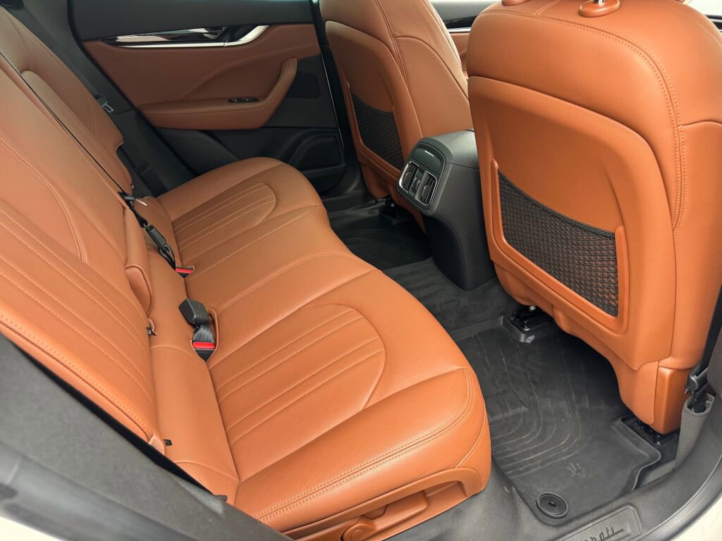 Used 2019 Maserati Levante image 18
