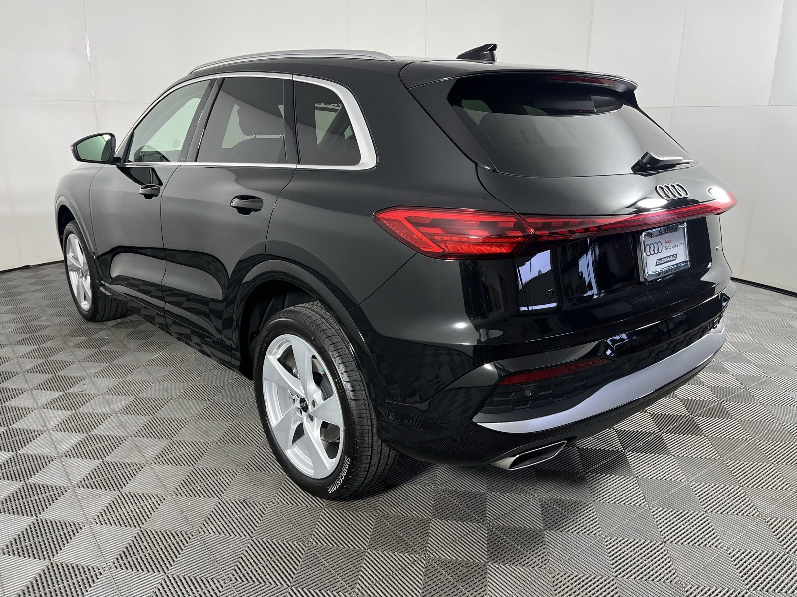 Used 2025 Audi Q5 2.0T Premium Plus w/ Premium Plus image 6