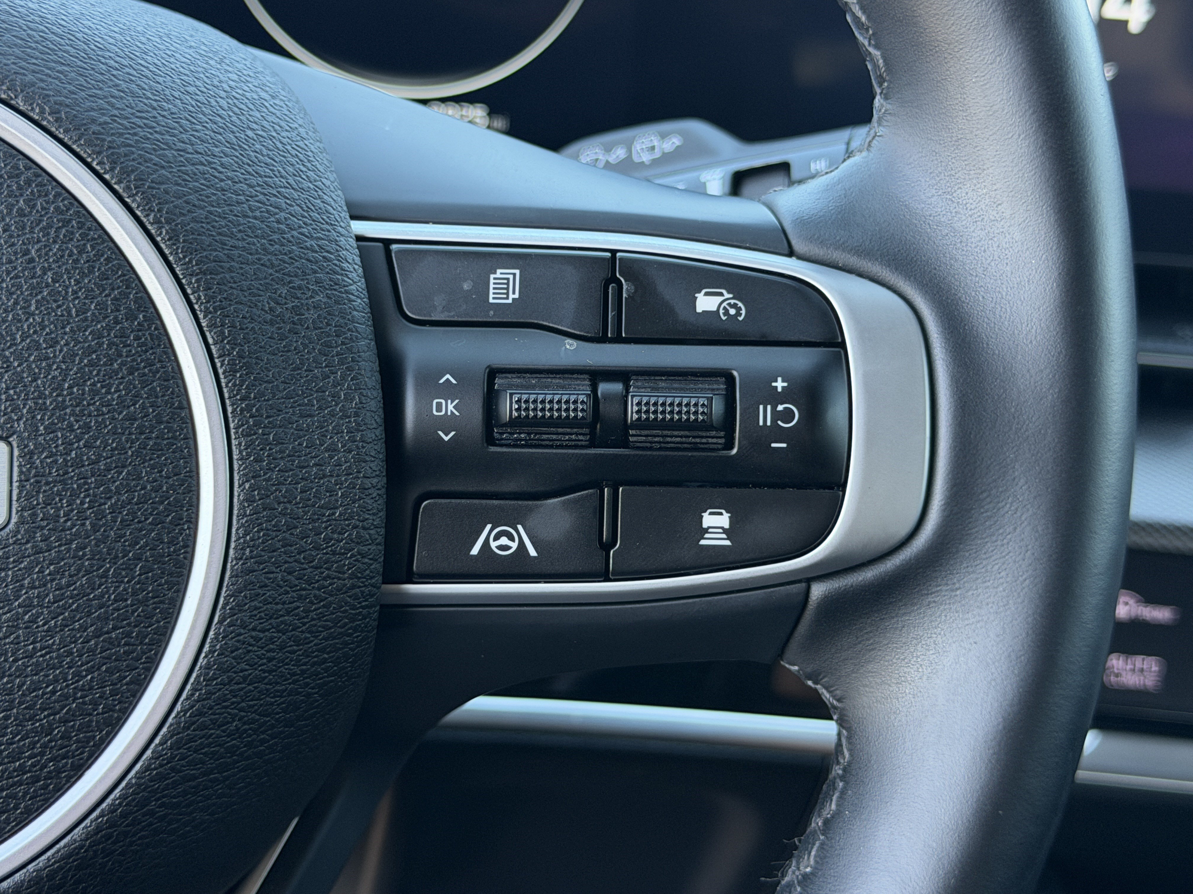 Certified 2025 Kia Sportage SX AWD/4WD image 21