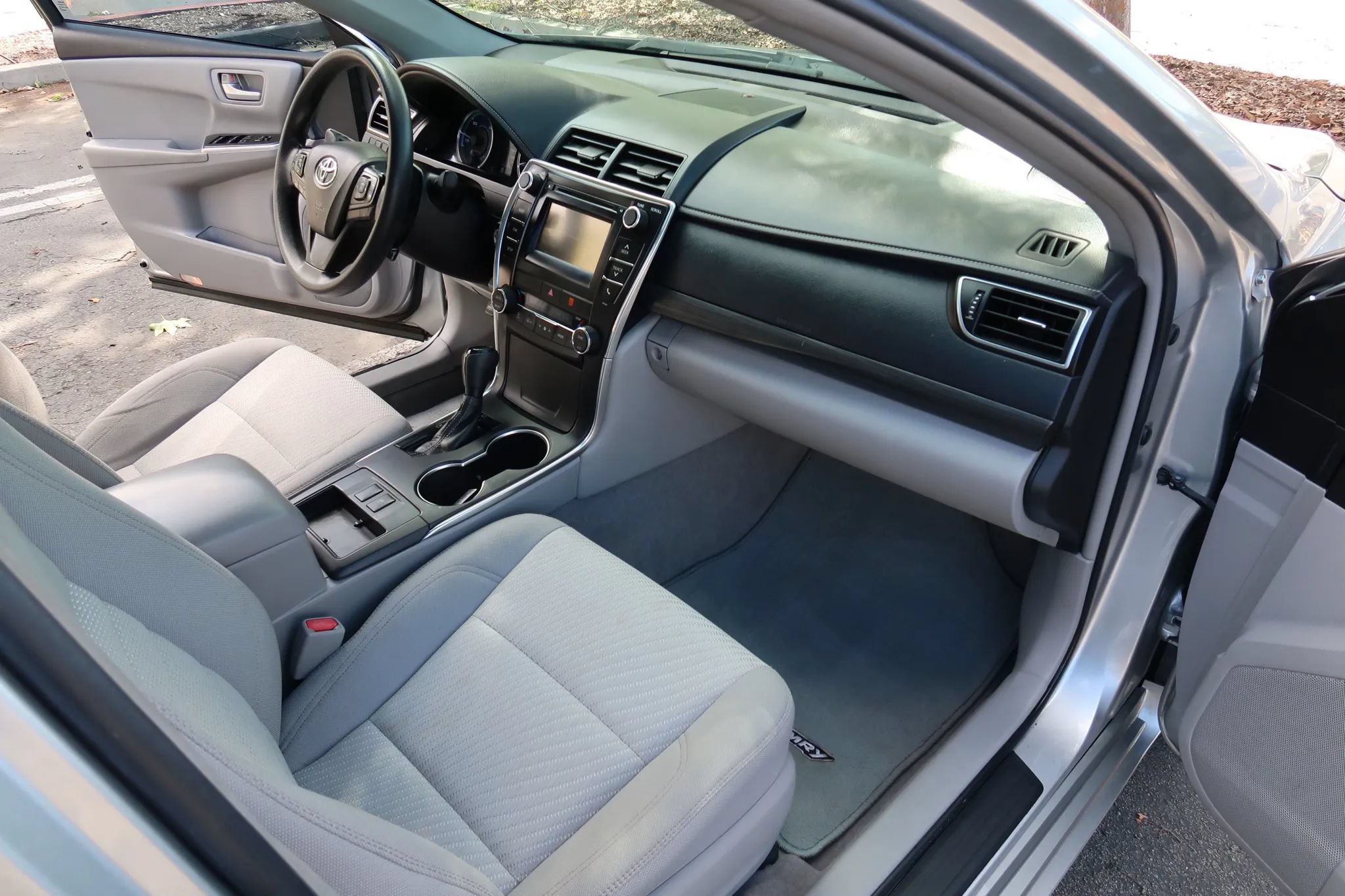 Used 2016 Toyota Camry LE FWD image 22
