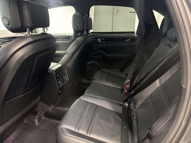 Used 2019 Porsche Cayenne S image 11