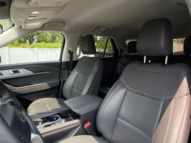 Used 2025 Ford Explorer Active w/ Active Comfort Package AWD/4WD image 14