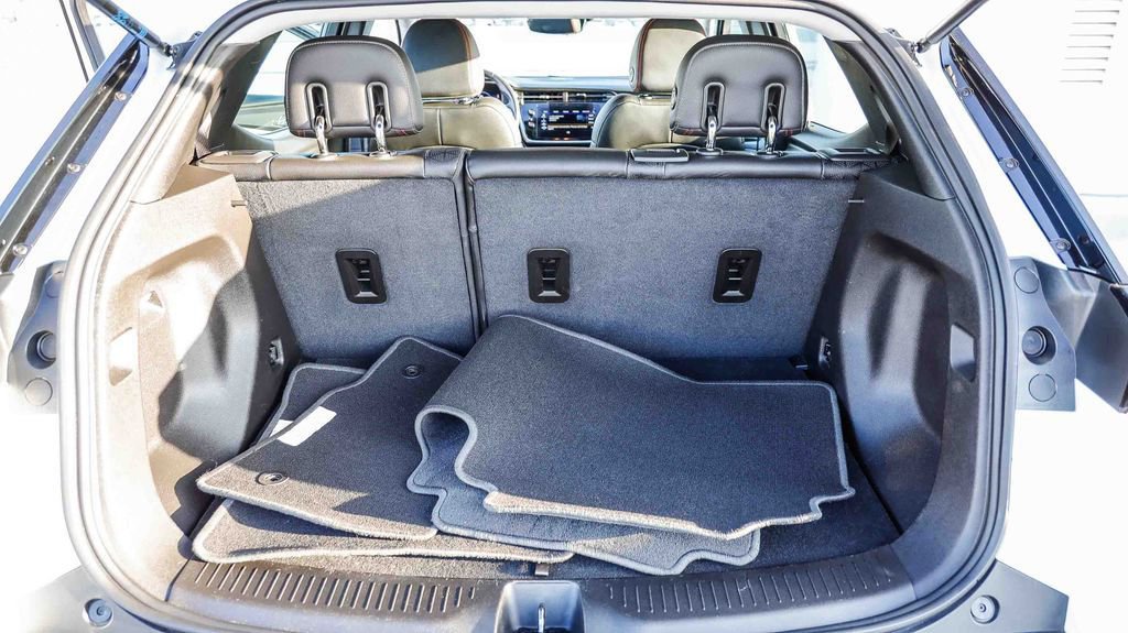 Used 2023 Chevrolet Bolt EUV Premier w/ Redline Edition image 30