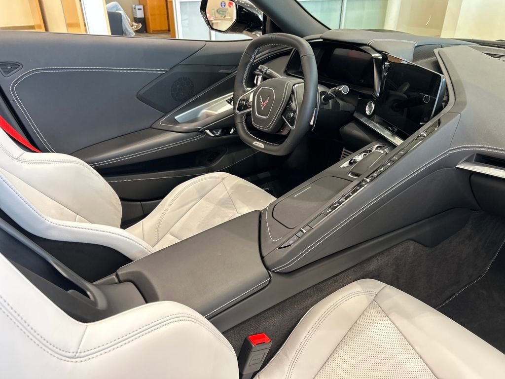 Used 2025 Chevrolet Corvette Z06 image 30