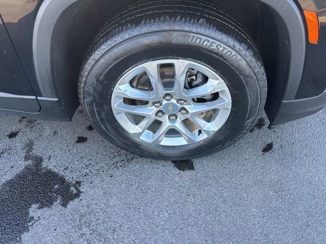 Used 2022 Chevrolet Traverse LS image 43