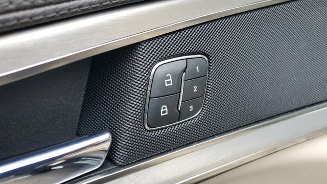 Used 2020 Lincoln Nautilus FWD w/ Equipment Group 101A image 5