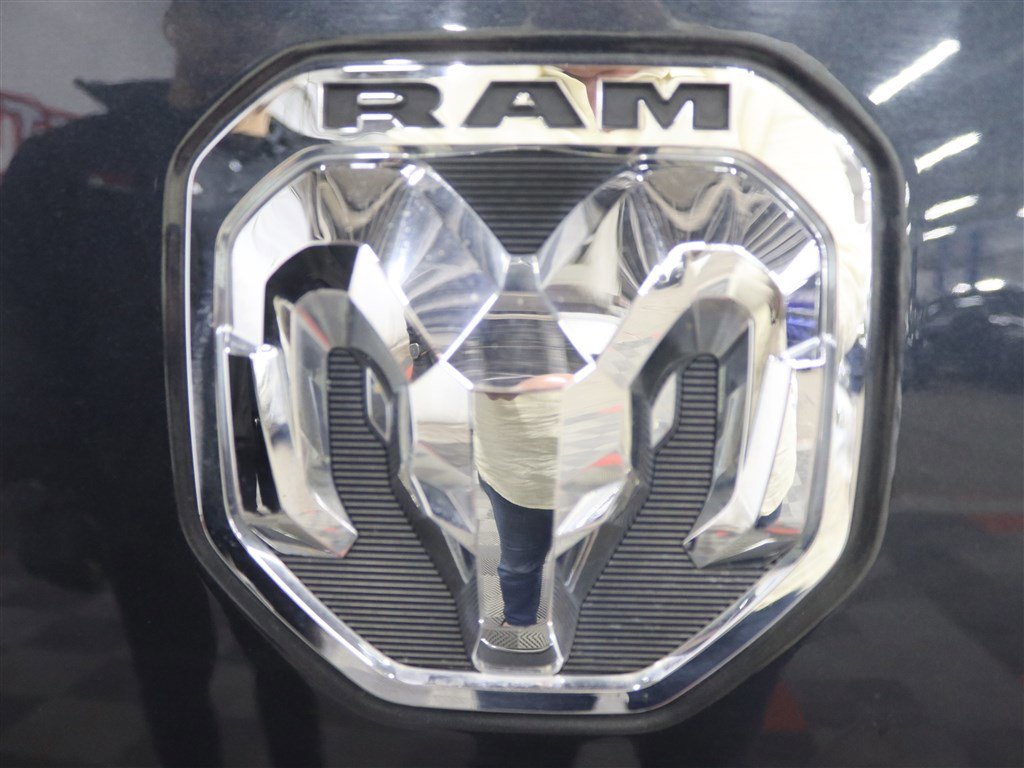 Used 2019 RAM 1500 Laramie AWD/4WD image 12