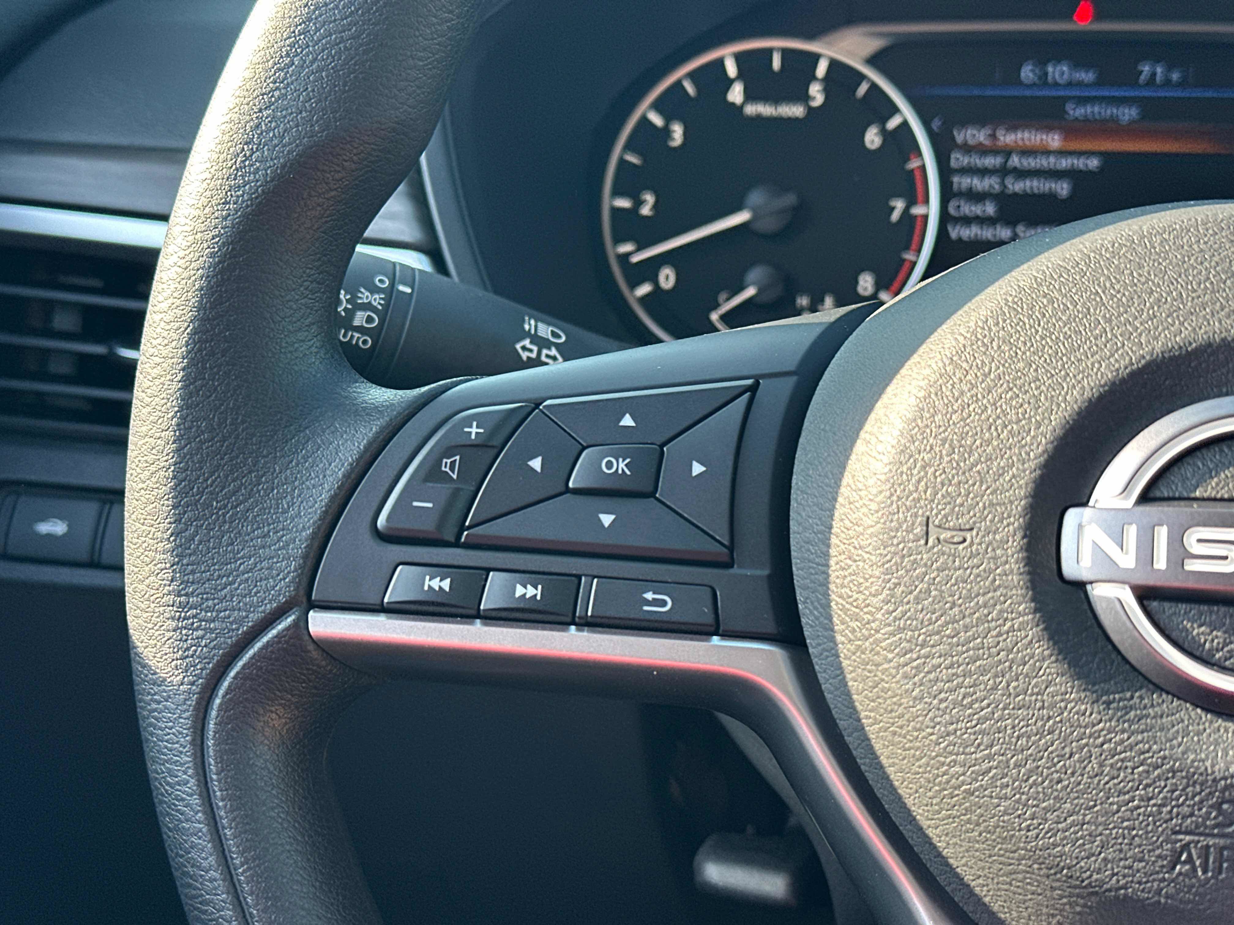 New 2026 Nissan Altima 2.5 SV FWD image 38