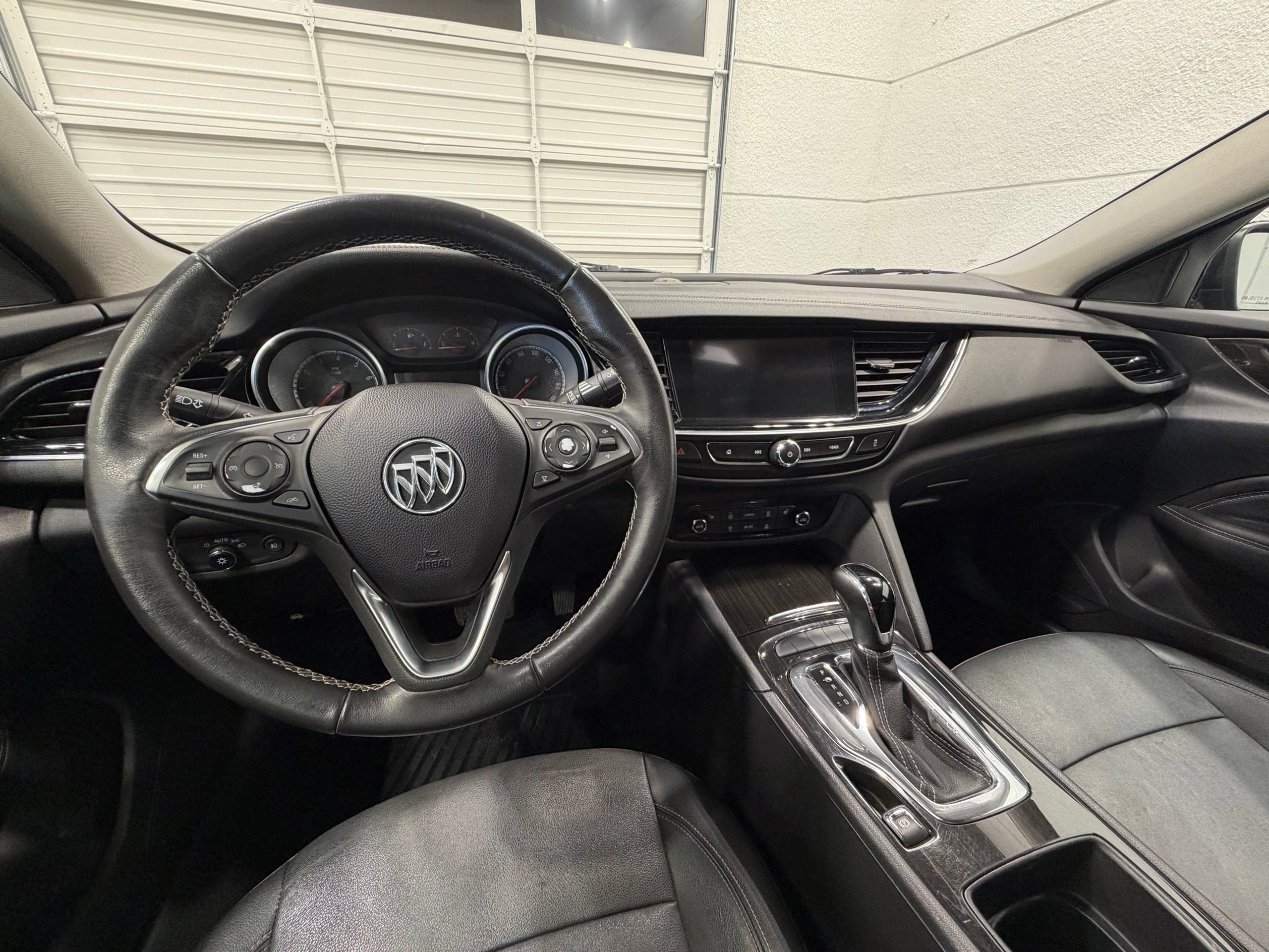 Used 2018 Buick Regal Essence FWD image 37