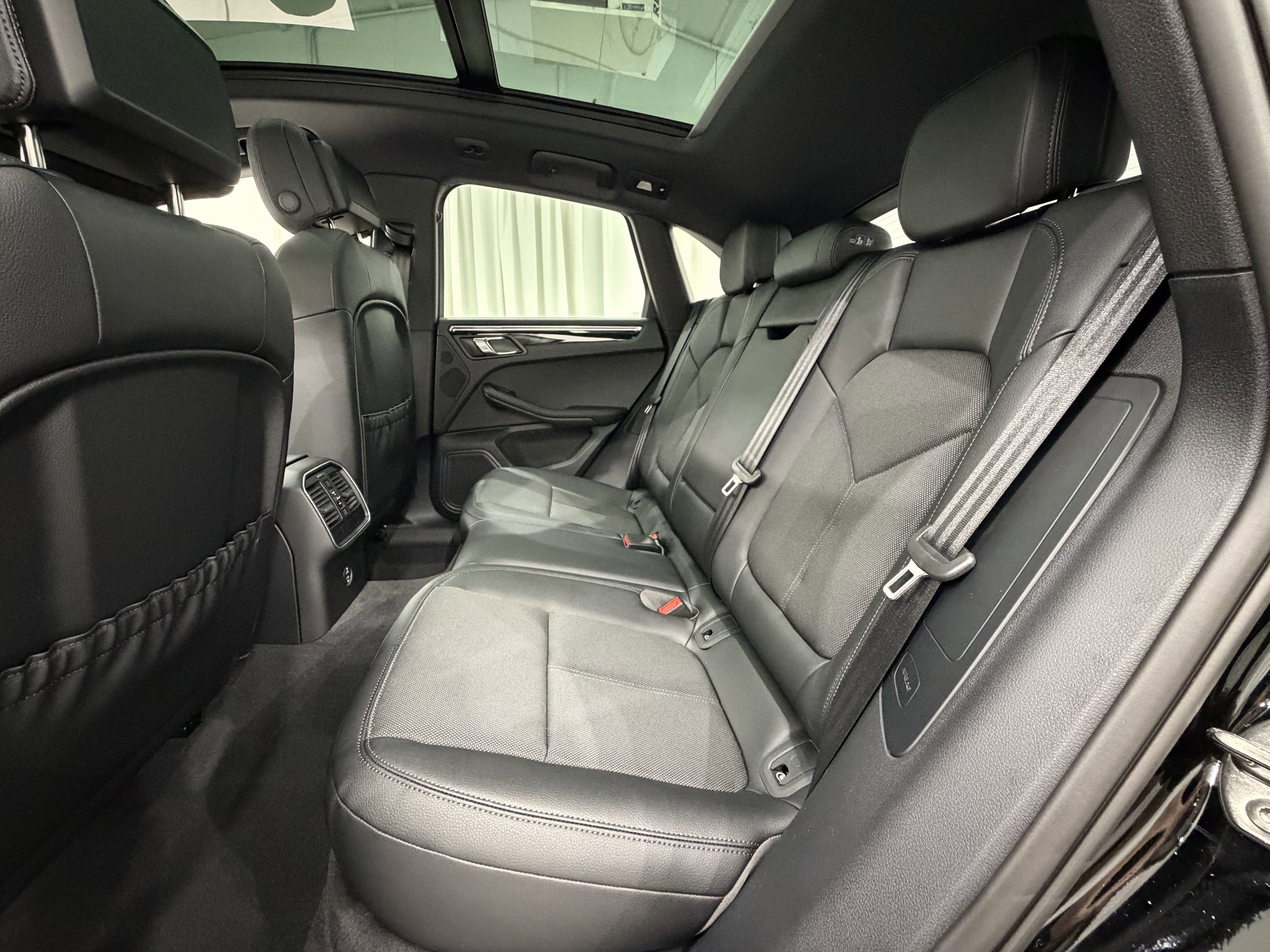 New 2026 Porsche Macan image 20