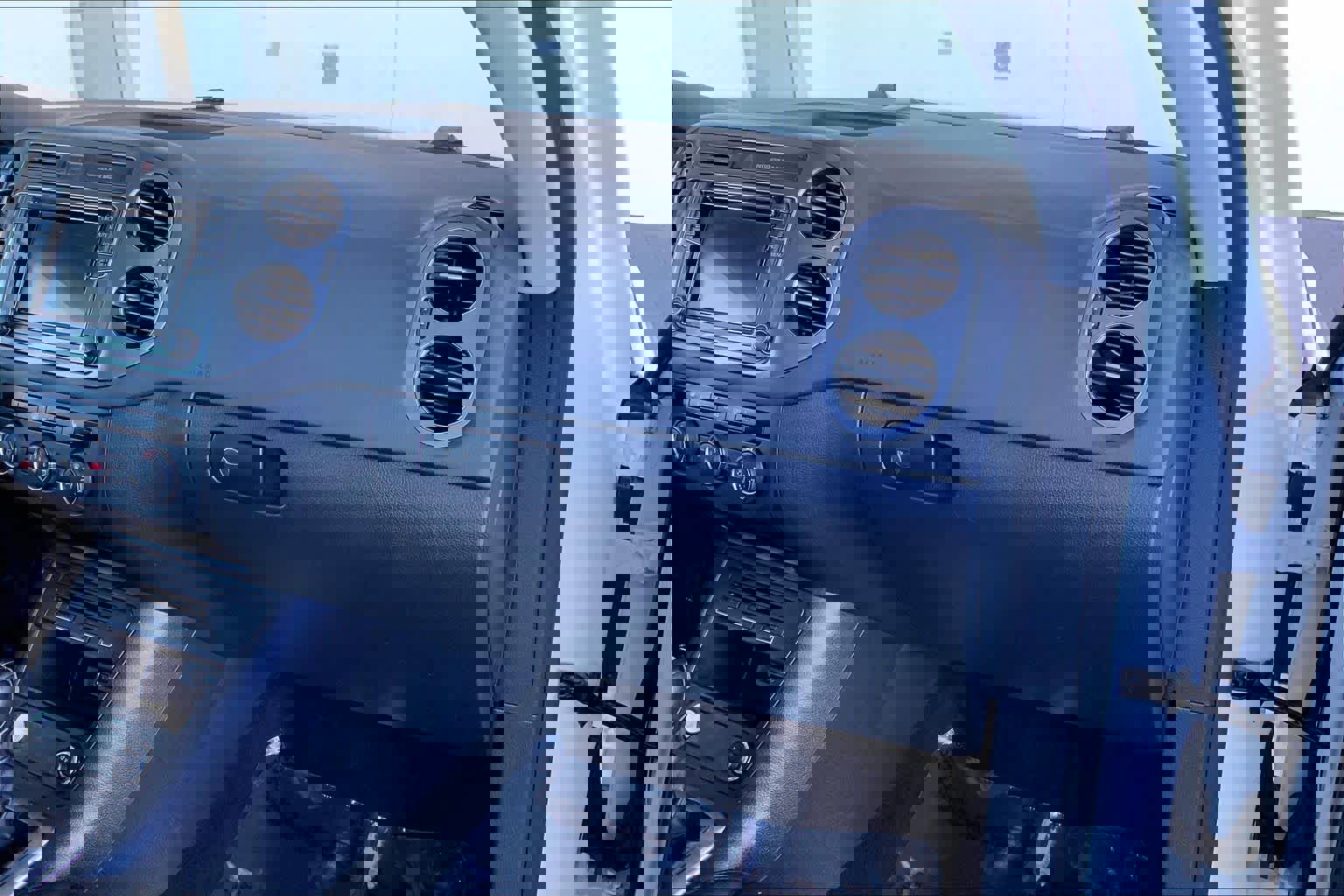 Used 2017 Volkswagen Tiguan Wolfsburg Edition image 18