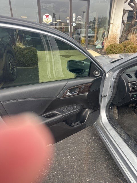 Used 2017 Honda Accord Touring image 3