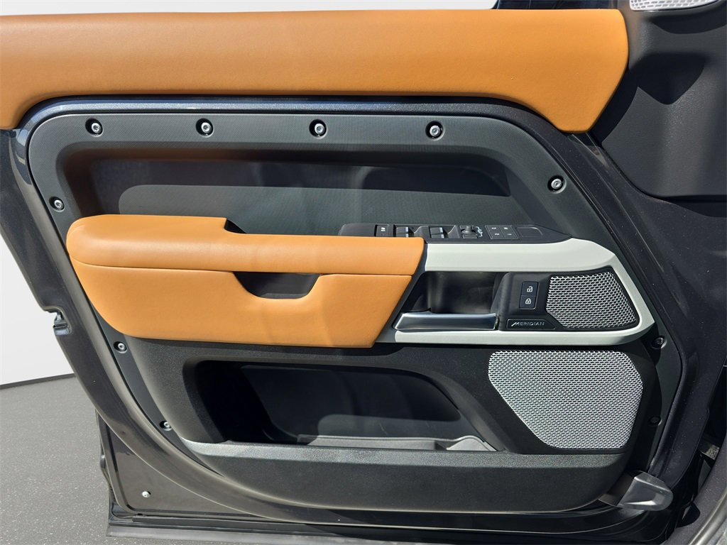 Used 2023 Land Rover Defender 130 First Edition image 28