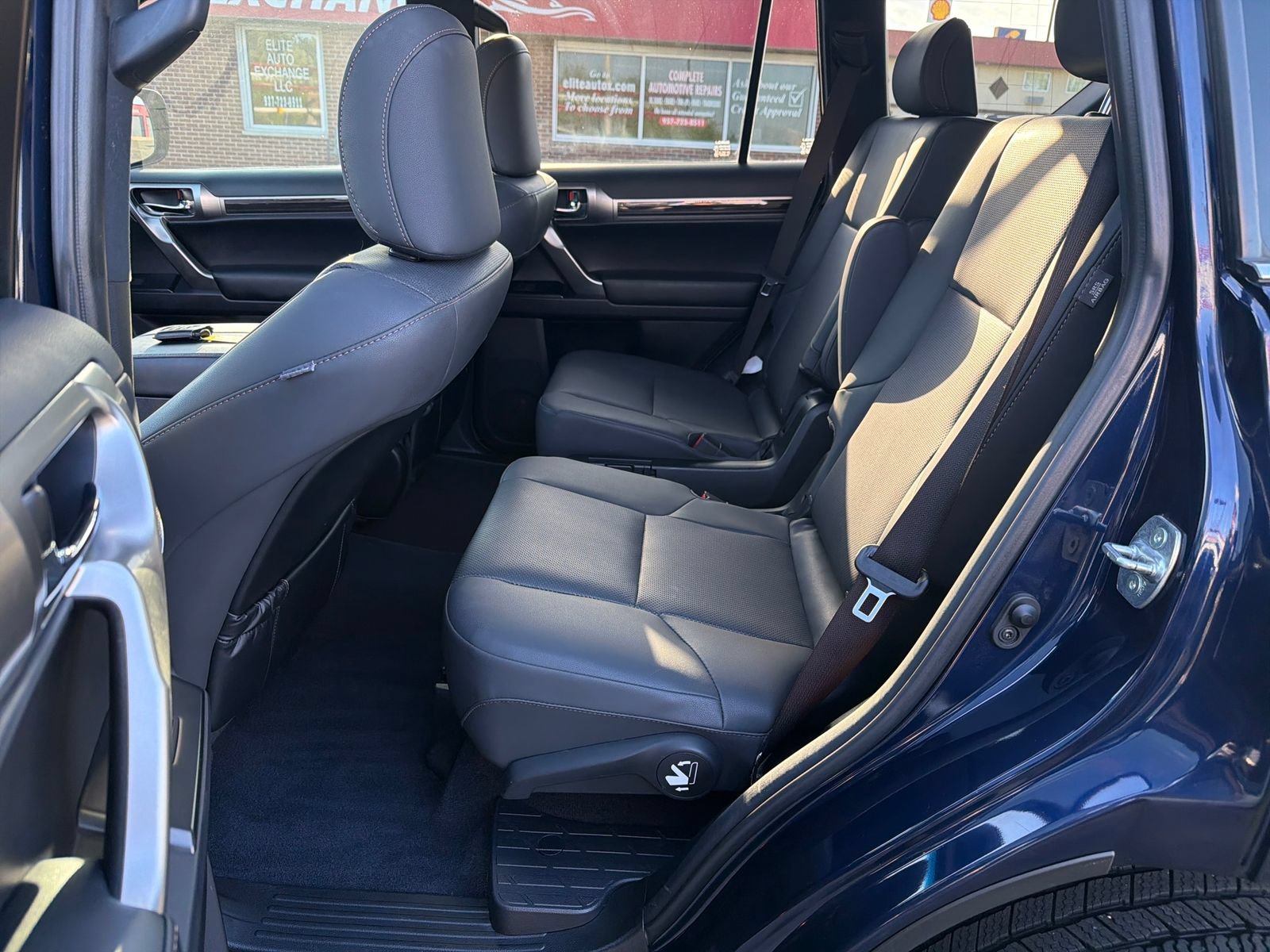 Used 2023 Lexus GX 460 Premium AWD/4WD image 30