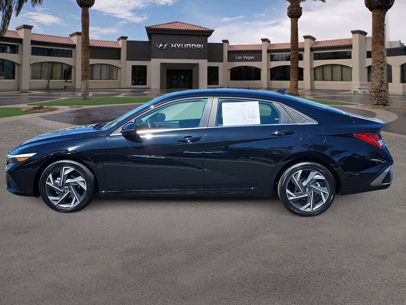 Certified 2025 Hyundai Elantra Limited FWD image 5