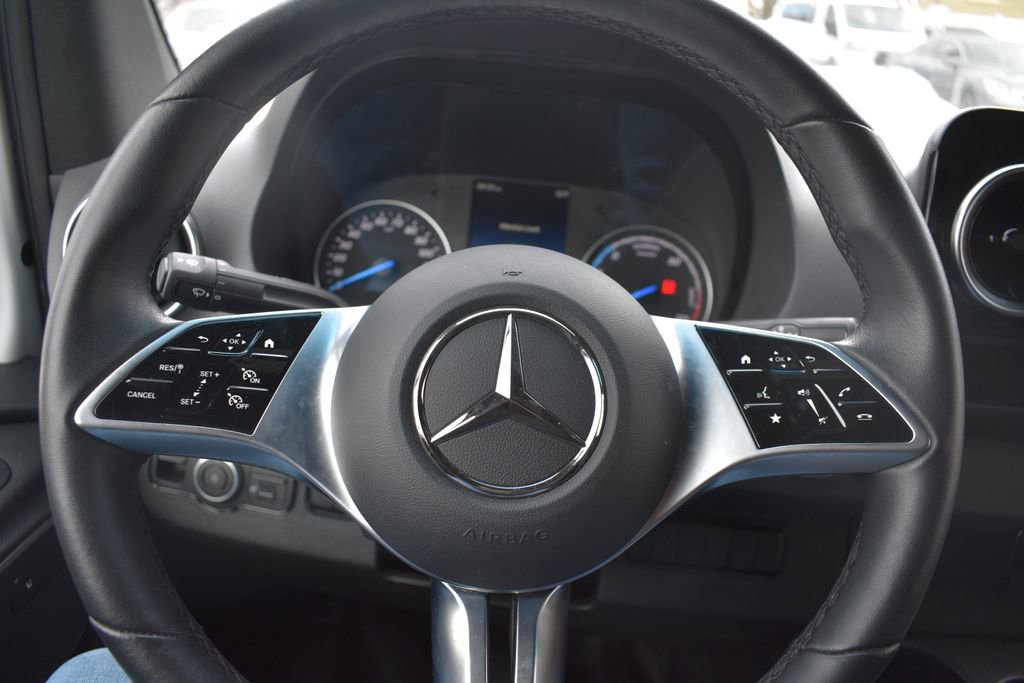 Used 2024 Mercedes-Benz eSprinter 170 Cargo image 15