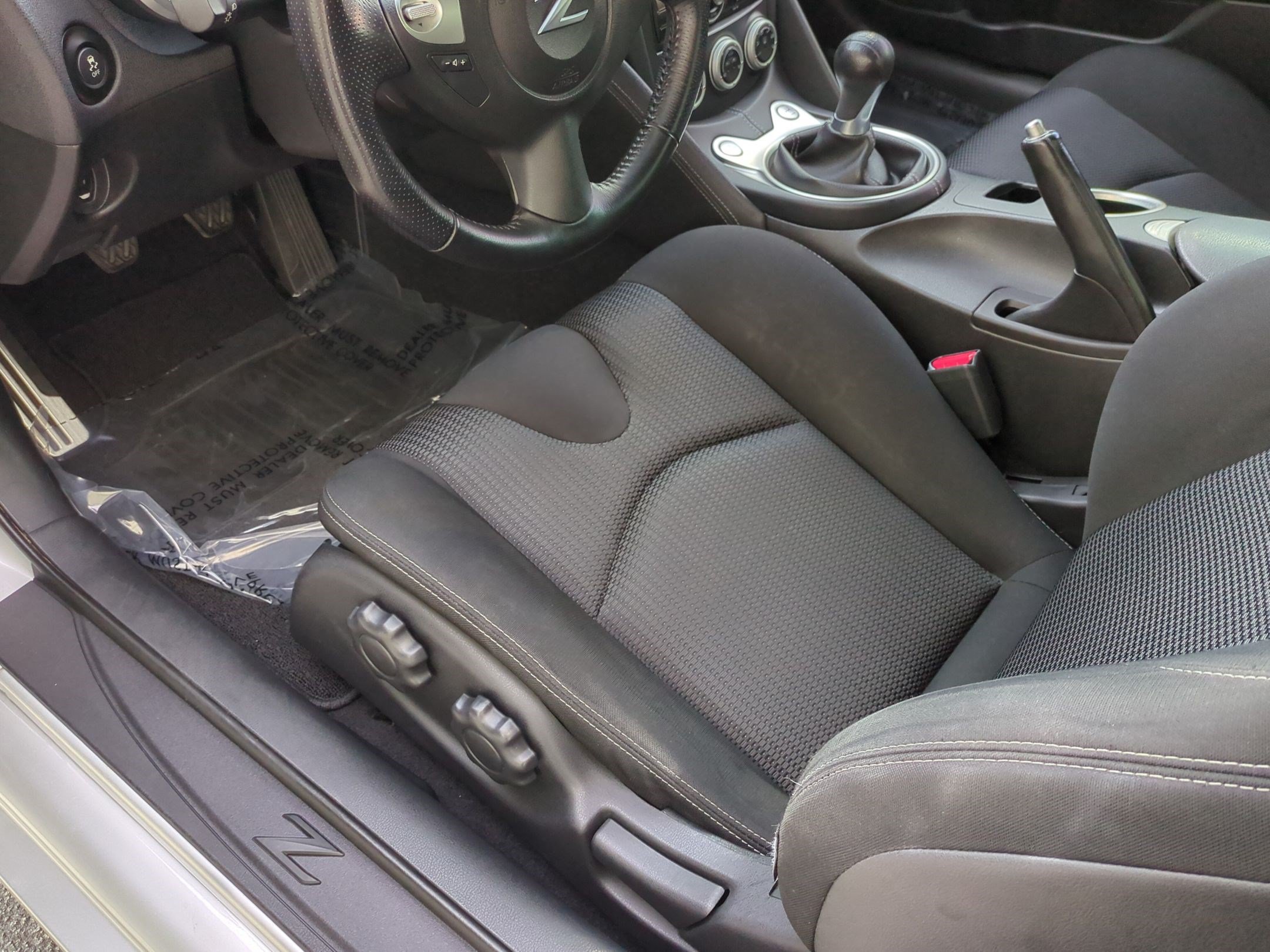 Used 2011 Nissan 370Z Coupe w/ Sport Pkg RWD image 17