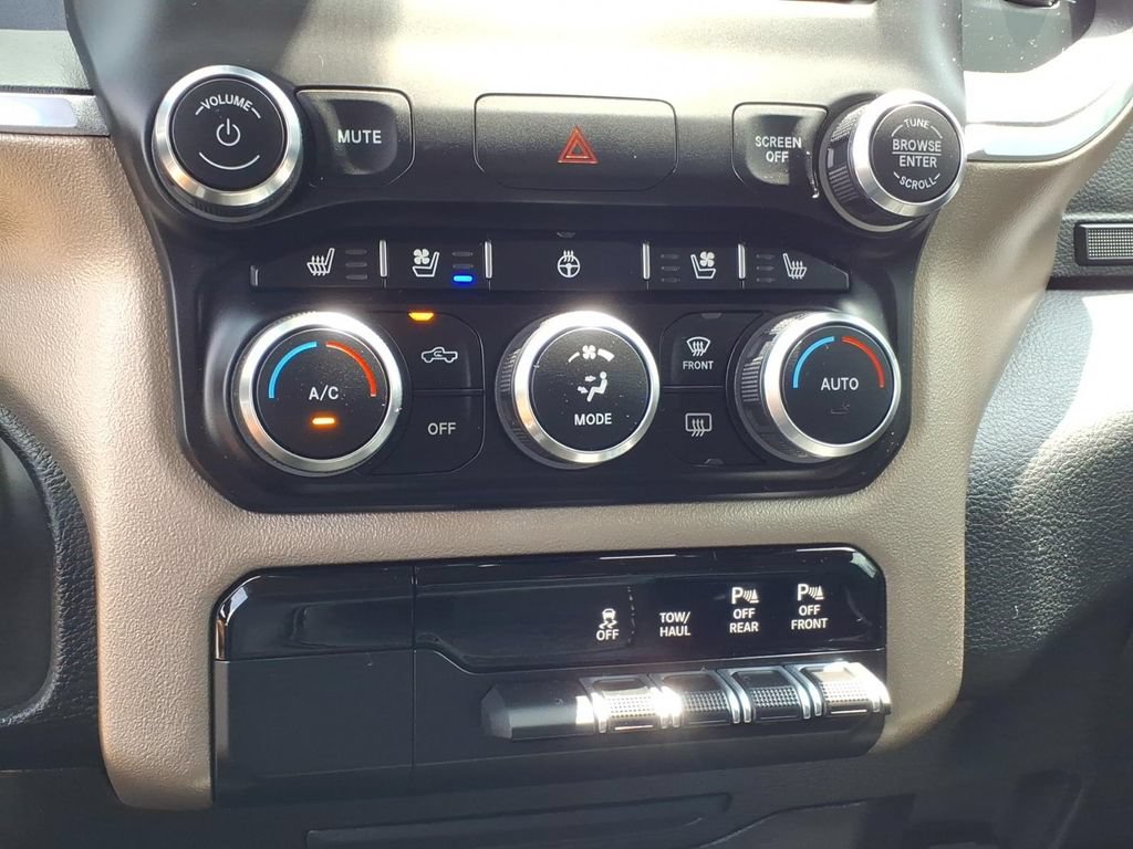 Used 2019 RAM 1500 Laramie AWD/4WD image 8