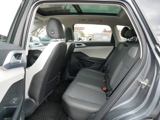 Used 2025 Volkswagen Taos SE AWD/4WD image 17