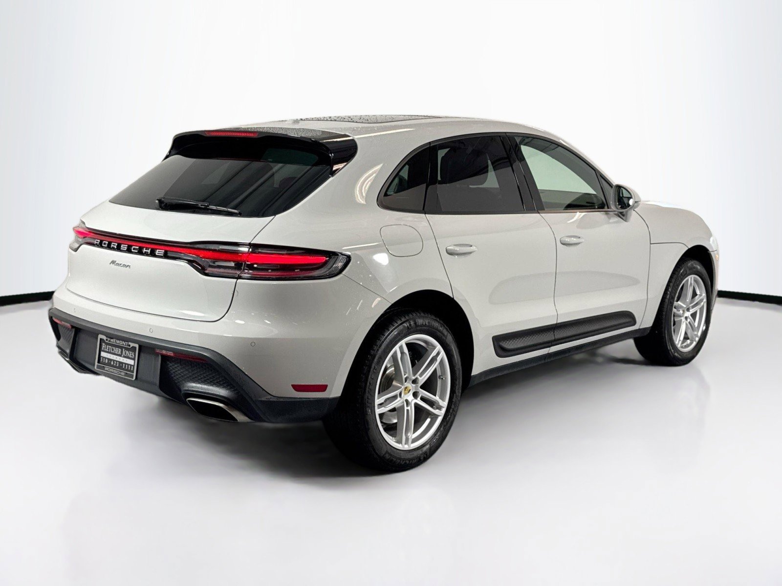 Certified 2025 Porsche Macan AWD/4WD image 9
