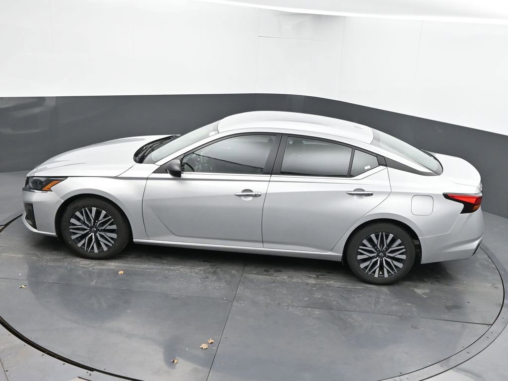 Used 2024 Nissan Altima 2.5 SV FWD image 35