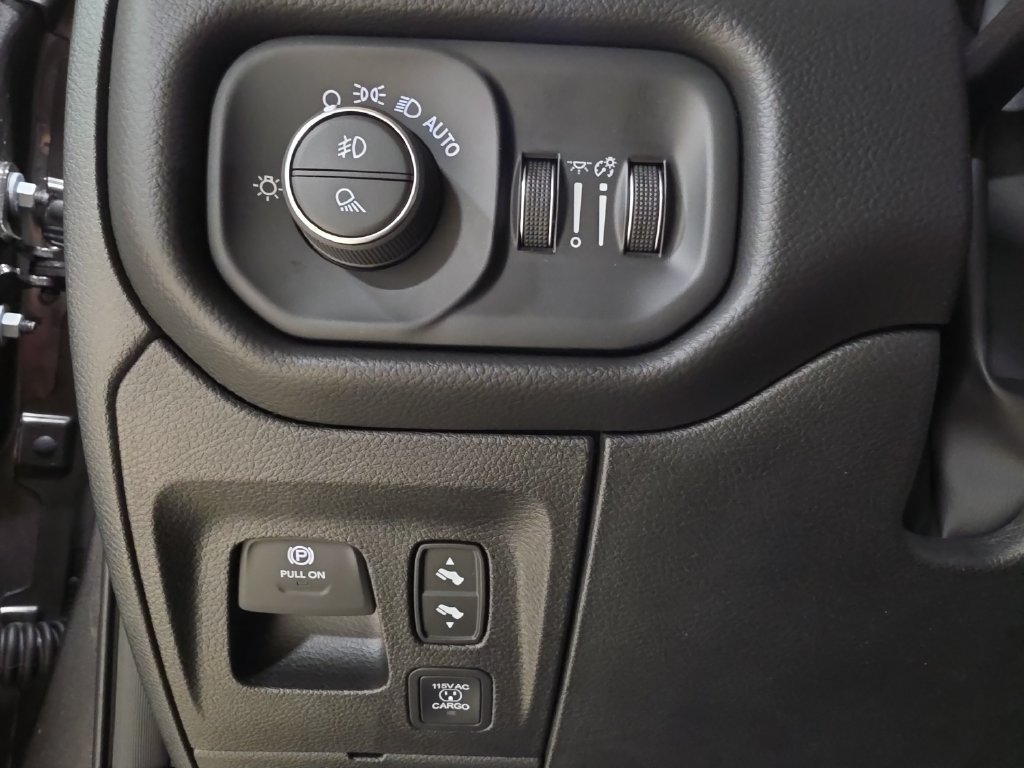 New 2026 RAM 1500 4x4 Crew Cab image 23