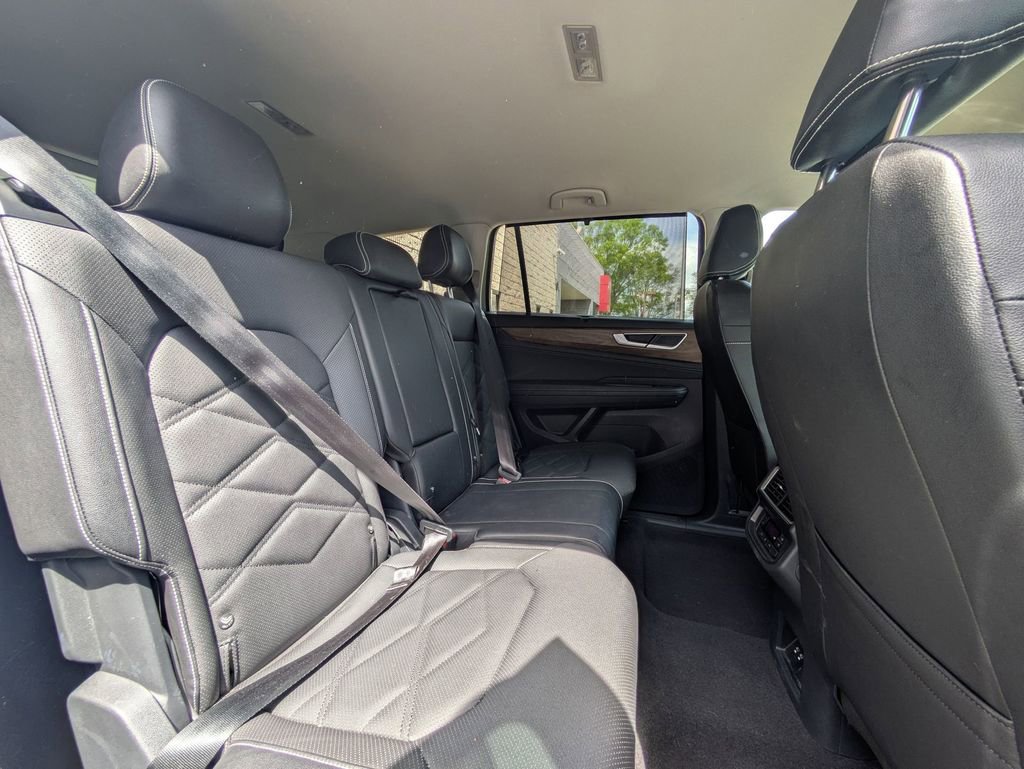 Used 2025 Volkswagen Atlas SE FWD image 29