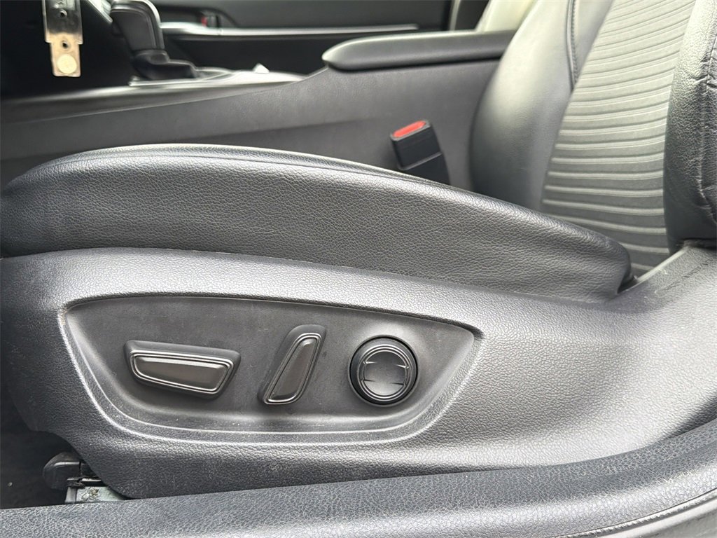 Used 2022 Toyota Camry SE image 28
