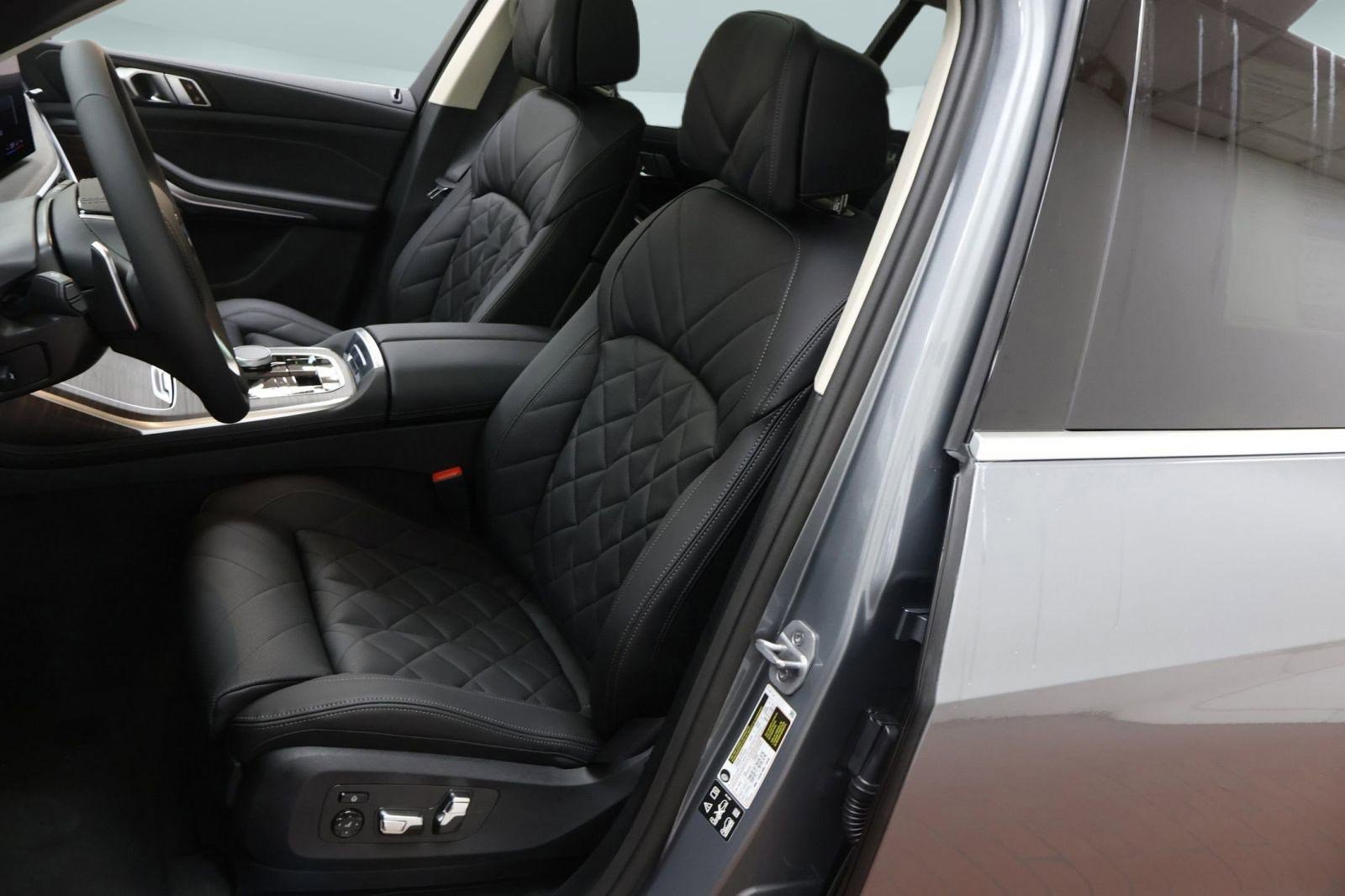 Used 2025 BMW X7 xDrive40i w/ Premium Package image 5