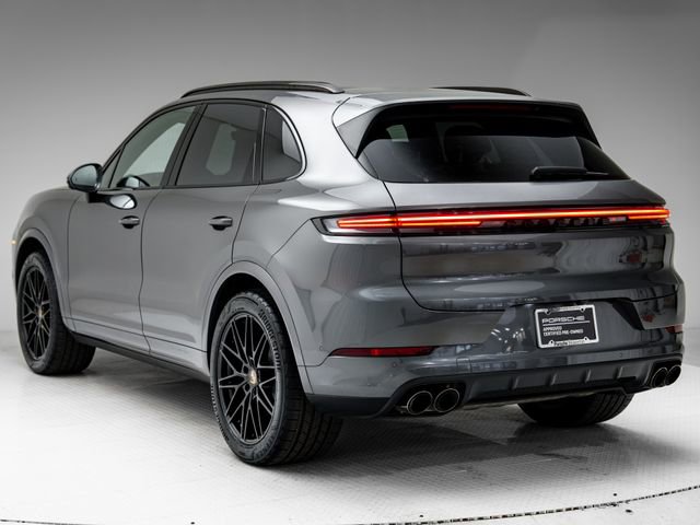 Certified 2025 Porsche Cayenne image 3