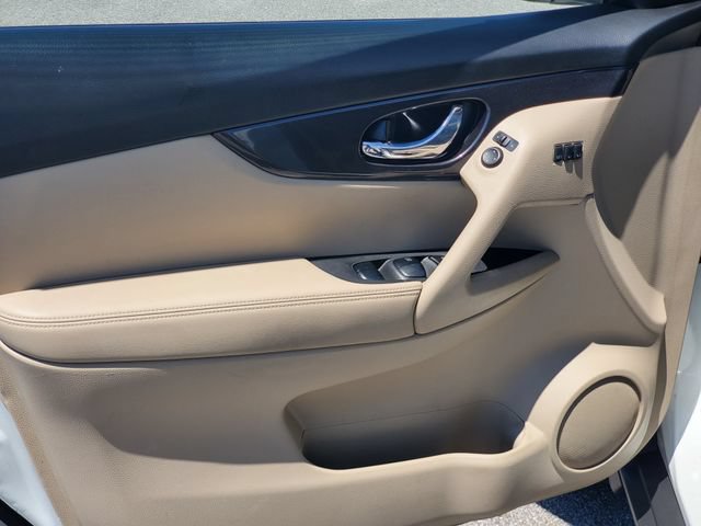 Used 2019 Nissan Rogue SV w/ Premium Package FWD image 27