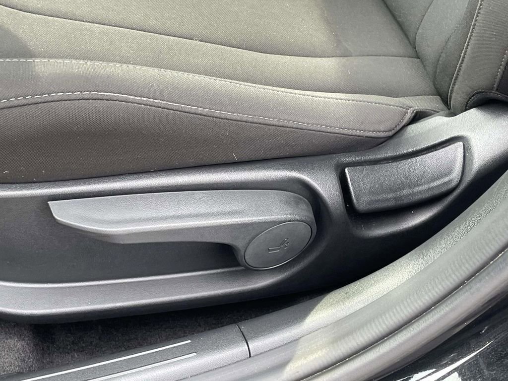 Certified 2025 Hyundai Elantra SEL image 7