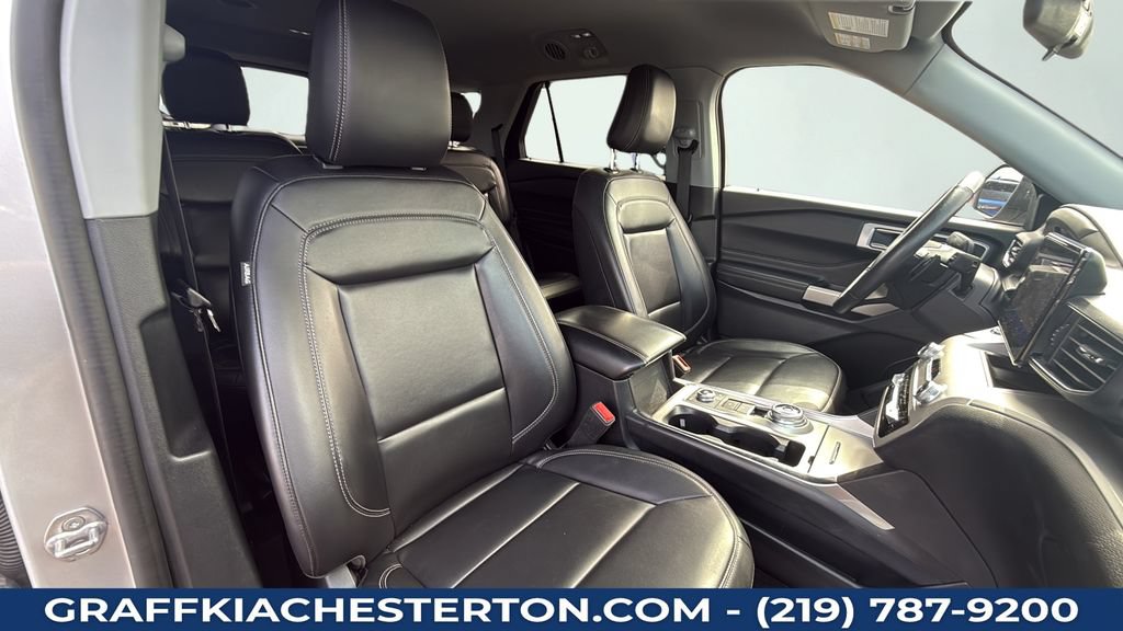 Used 2021 Ford Explorer XLT w/ Equipment Group 202A AWD/4WD image 34