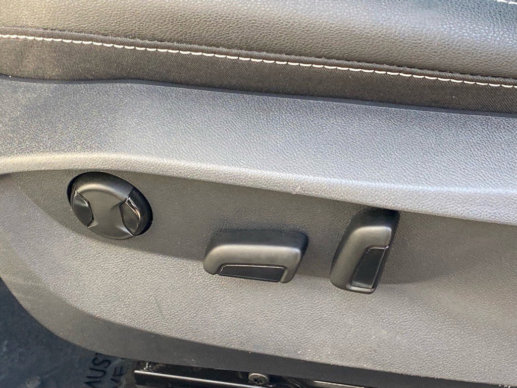 Certified 2023 Volkswagen Taos SE w/ Panoramic Sunroof Package image 14