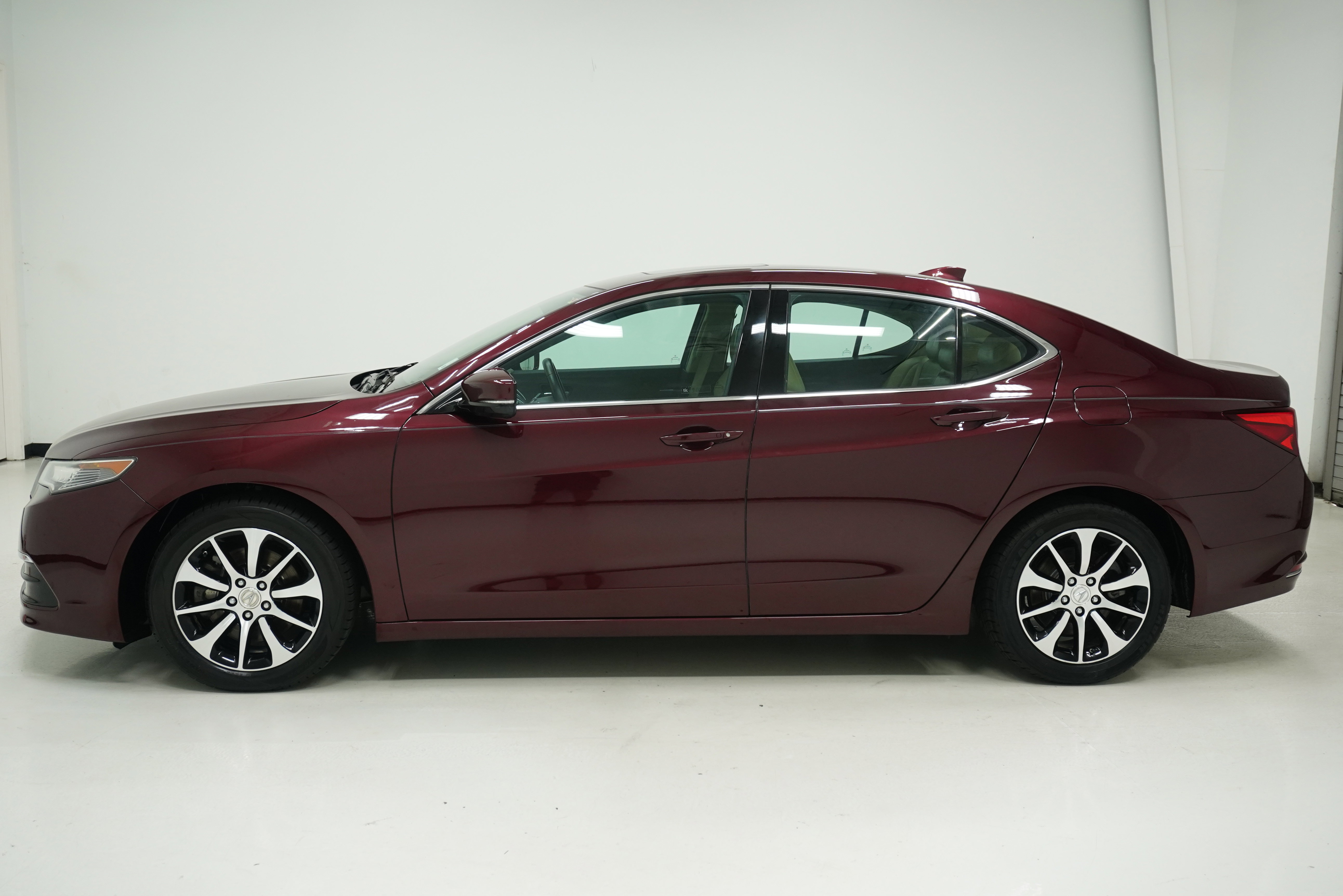 Used 2015 Acura TLX w/ Technology Package FWD image 7