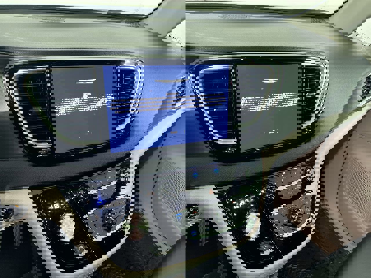 Used 2024 Chrysler Pacifica Touring-L image 25