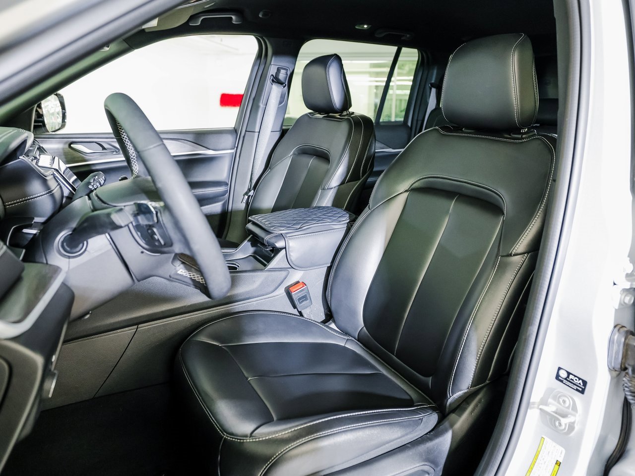 Used 2024 Jeep Grand Cherokee Limited w/ Black Appearance Package image 5