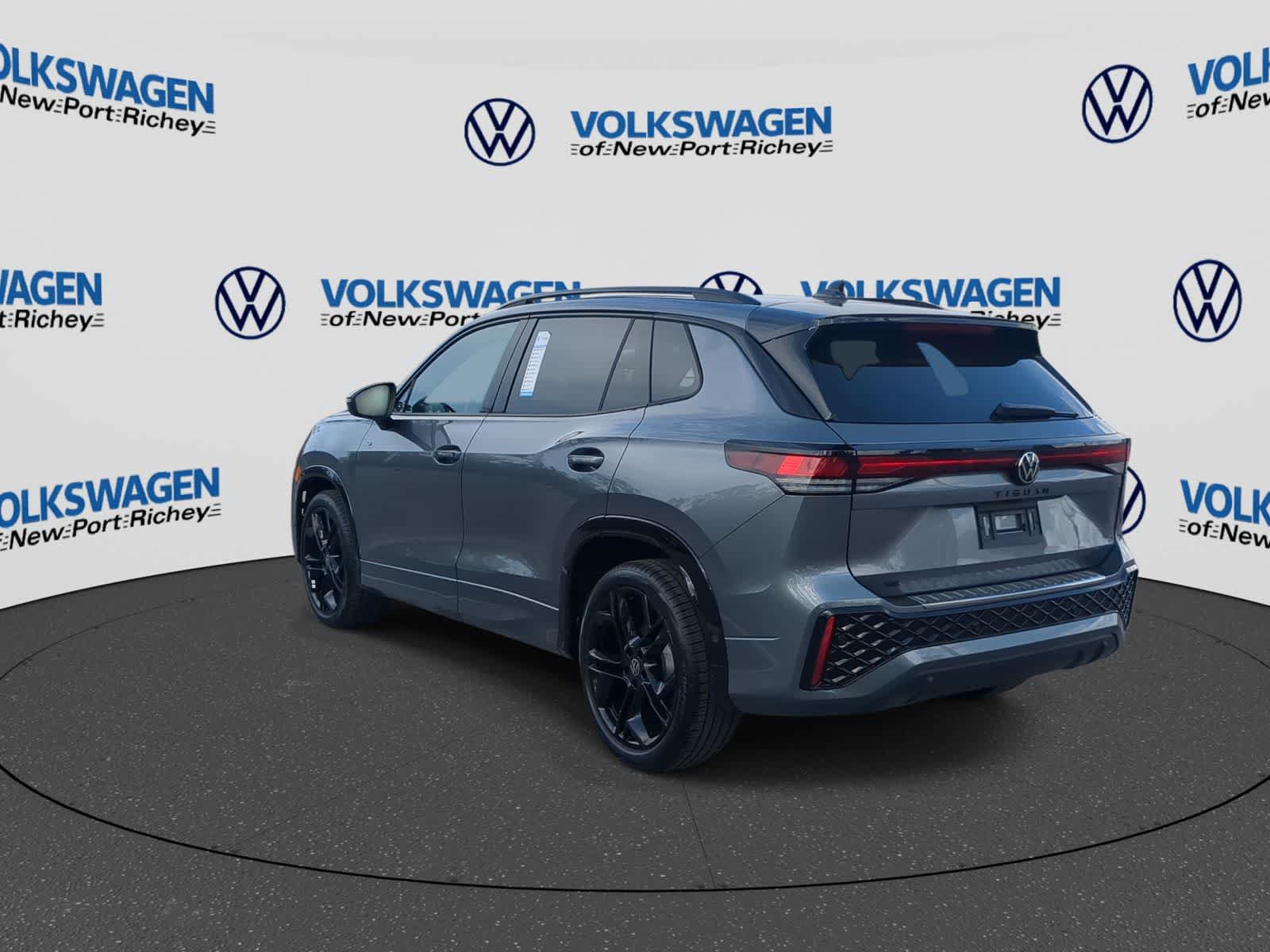 Used 2026 Volkswagen Tiguan SE R-Line FWD image 6