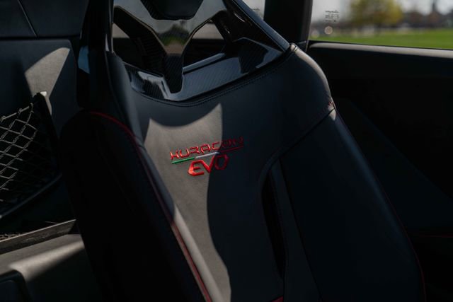 Used 2022 Lamborghini Huracan EVO image 32