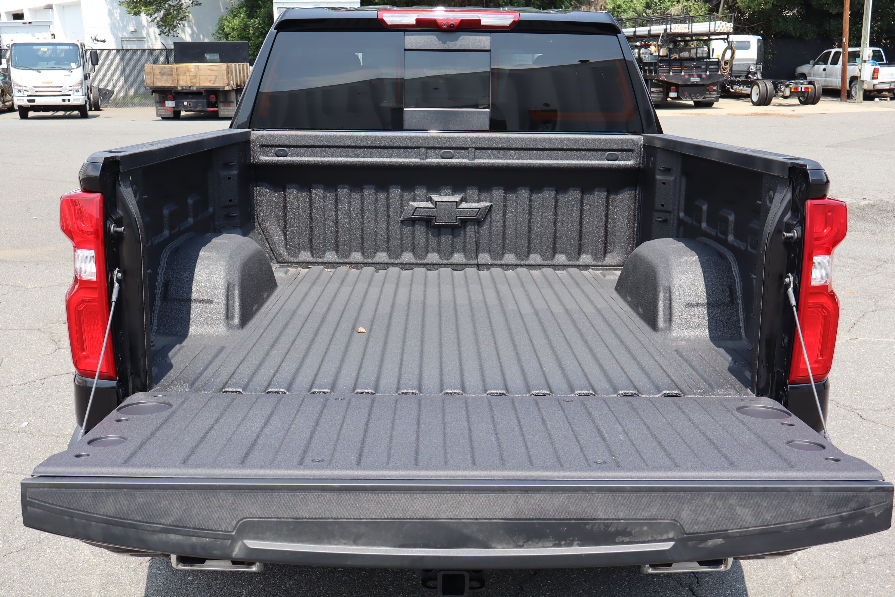 New 2026 Chevrolet Silverado 1500 High Country w/ High Country Premium Package AWD/4WD image 9