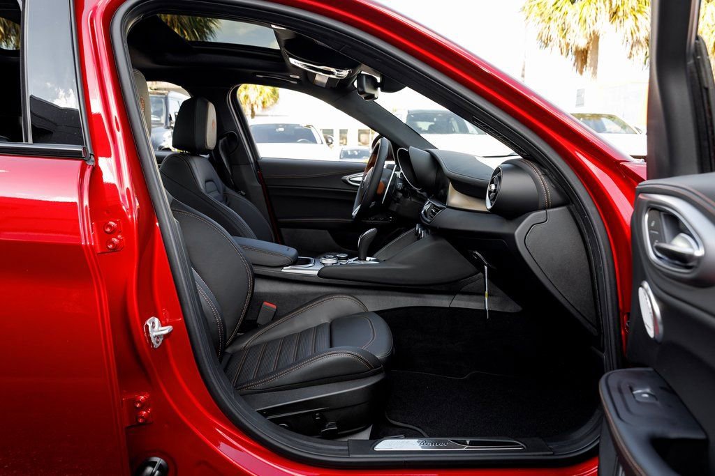 New 2025 Alfa Romeo Giulia AWD w/ Driving Assist Package image 41