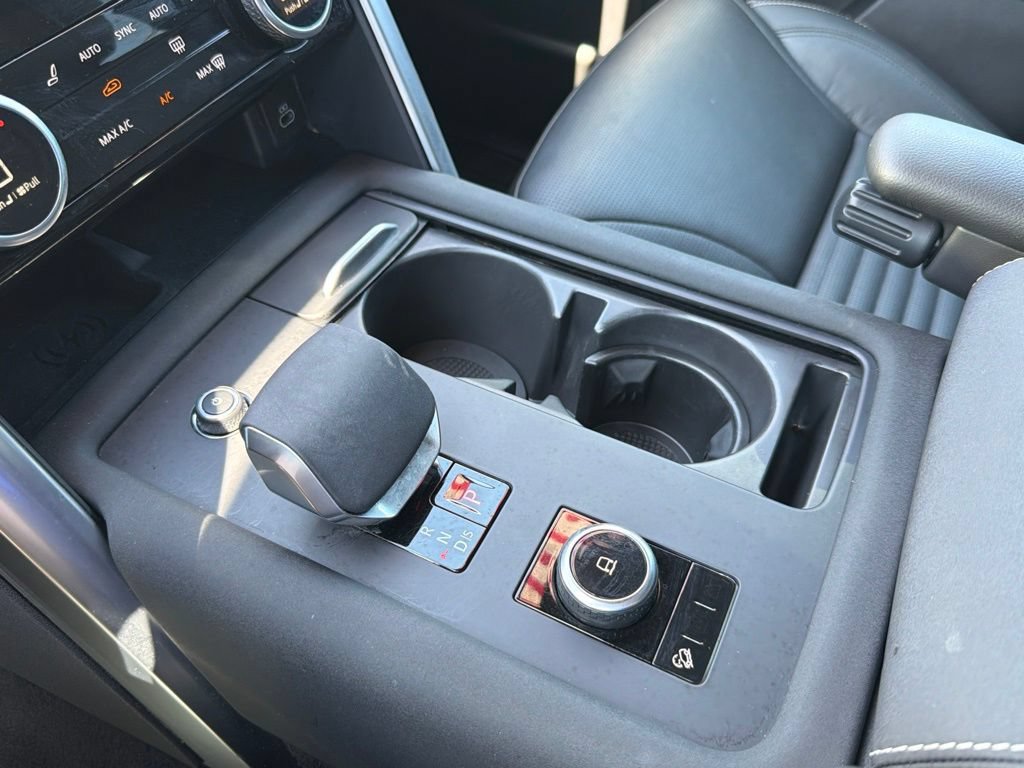 Used 2025 Land Rover Discovery Dynamic SE AWD/4WD image 21