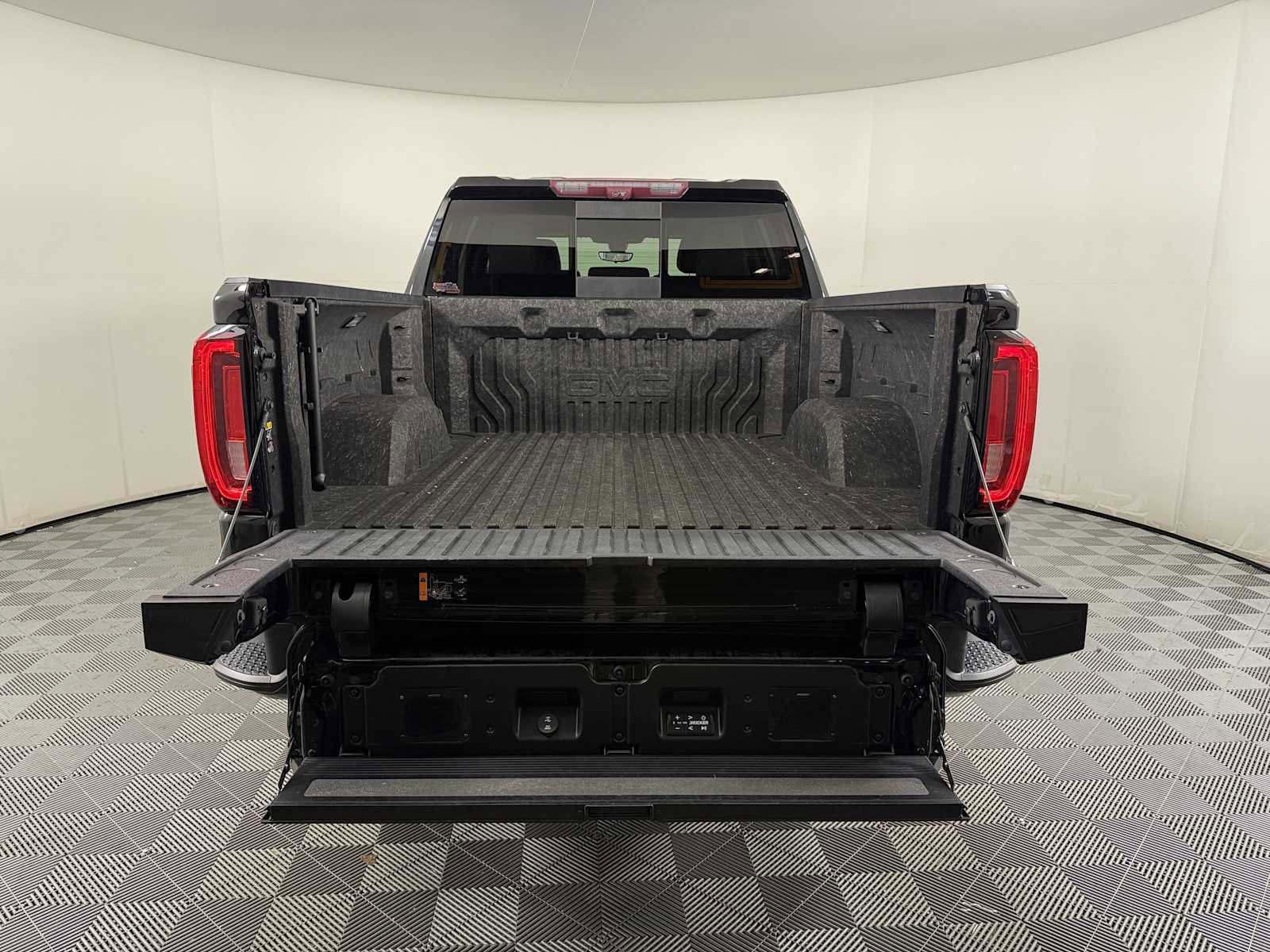 Used 2021 GMC Sierra 1500 AT4 w/ AT4 Premium Package AWD/4WD image 7